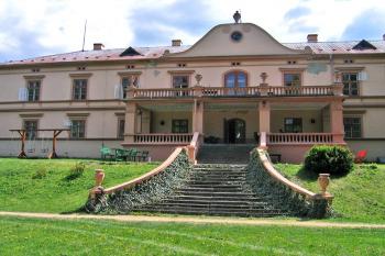 Zámek ve Slavičíně ( © Pavel Vítek 04/2009)