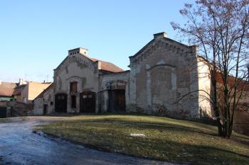 Bývalé ležácké sklepy od západu (od zámku) ( © Ivan Grisa 12/2009)