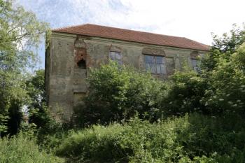 Západní průčelí ( © Filip Matoušek 07/2004)