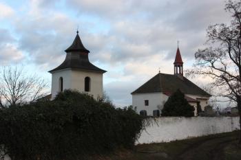 Kostelní areál od jihozápadu ( © Ivan Grisa 12/2009)