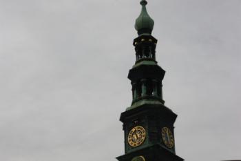 Horní část radniční věže ( © Ivan Grisa 12/2009)