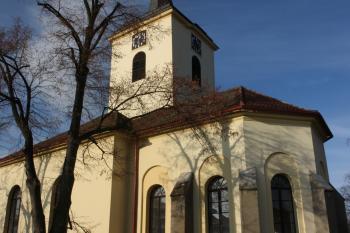 Presbytář od jihu ( © Ivan Grisa 12/2009)