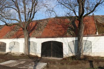 Stodoly na jihozápadním okraji vsi ( © Ivan Grisa 12/2009)