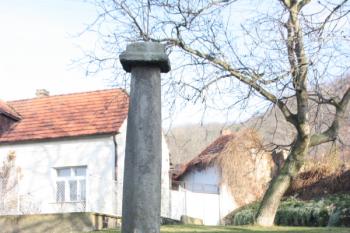 Barokní boží muka severně od kostela ( © Ivan Grisa 12/2009)