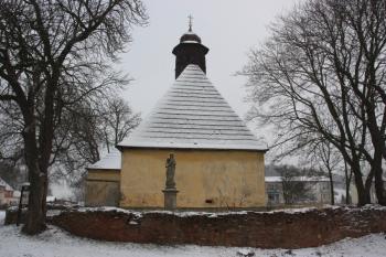 Kostel od západu ( © Ivan Grisa 12/2009)