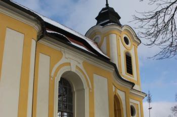 Presbytář a věž od jihozápadu ( © Ivan Grisa 12/2009)