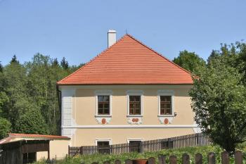 Jižní průčelí ( © Luděk Pitter 05/2007)