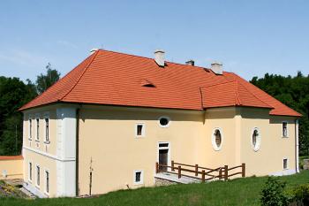 Jihovýchodní nároží ( © Luděk Pitter 05/2007)