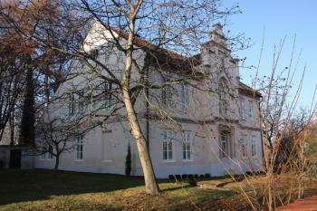 Fara: pohled od jihovýchodu ( © Ivan Grisa 12/2009)