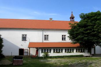 Zámek v Dolních Nerestcích ( © Pavel Vítek 06/2014)