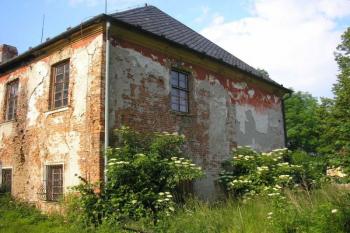 hlavní budova zámku ( © Ondřej Štěpánek 06/2006)