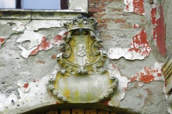 detail erbu stavitele zámku, olomockého probošta Františka Ferdinanda hraběte von Oedt, na vchodem do hlavní budovy zámku ( © Ondřej Štěpánek 06/2006)