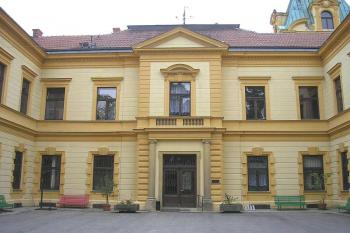 hlavní vchod do zámku ( © Ondřej Štěpánek 06/2006)