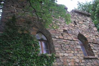 romantická zřícenina od západu ( © Ondřej Štěpánek 06/2006)