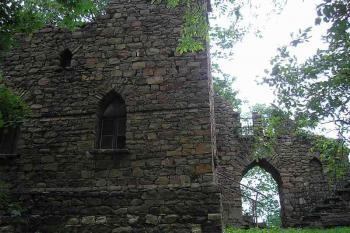 romantická zřícenina od jihu ( © Ondřej Štěpánek 06/2006)