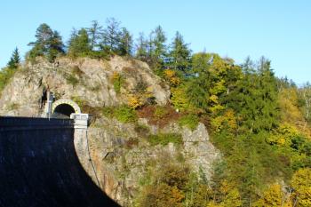 Hrad Vildštejn nad Sečskou přehradou (© Pavel Jarý, 10/2010)