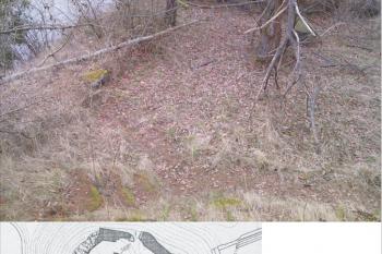 Poloha C, prostor při nároží obvodové hradby, patrně tu stála budova (© Jan Večeřa, 03/2015)