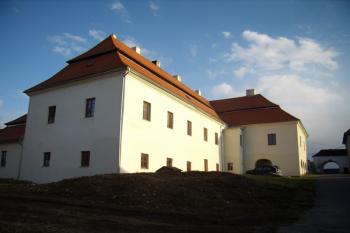 zámek prošel rekontrukcí - pohled od severu (© Petr Pospíšil, 04/2015)
