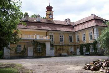zadní průčelí zámku (© Stanislav Drda 06/2006)