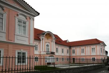 průčelí zámku (© Alena Volná, 11. 9. 2009)