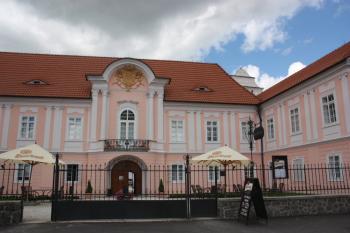 Hlavní (jižní) průčelí ( © Ivan Grisa 08/2011)