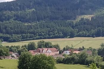 pohled na zámek od kaple sv. Anny (© Marcela Váňová  06/2024)