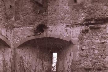špaletové okno v přízemí paláce (© zdeněk komínek, 02/1992)