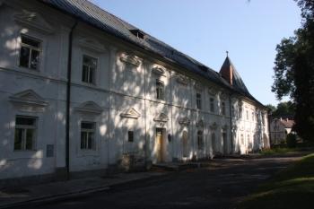 Jižní (zahradní) průčelí ( © Ivan Grisa 08/2011)