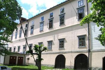 Východní strana zámku ( © Pavel Vítek 06/2006)
