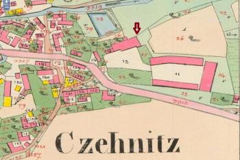 Tvrz (označena šipkou) a dvůr na Císařském povinném otisku map stabilního katastru Čech z r. 1837. (© http://archivnimapy.cuzk.cz/)