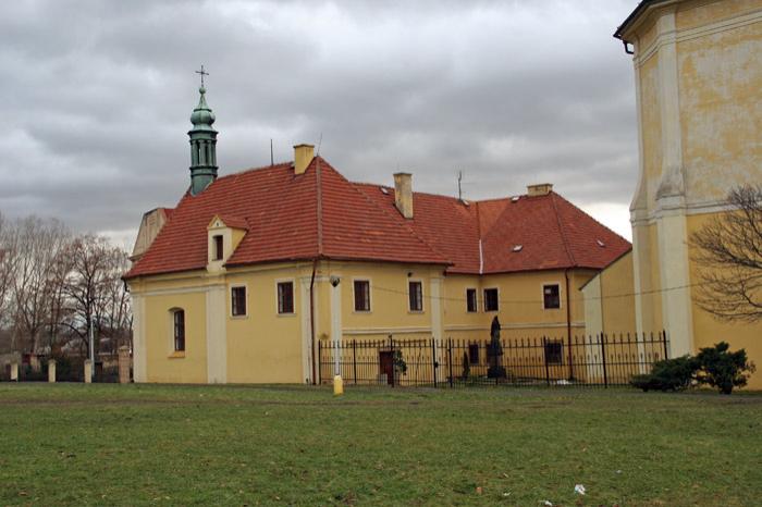 fara (děkanství) s kaplí Bratrství