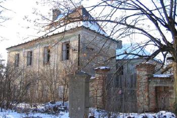 Zámek s hlavní branou, dá-li se to tak nazvat ( © Pavel Vítek 01/2006)