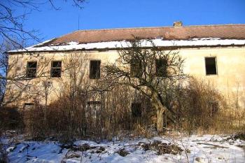 jižní průčelí ( © Pavel Vítek 01/2006)