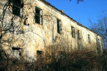 Jižní průčelí. To je pokoukáníčko! ( © Pavel Vítek 01/2006)