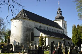 kostel ze hřbitova (© Martin  Višňa, 04/2012)
