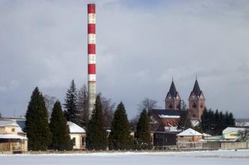 kostel sv. Josefa v zástavbě (© Martin  Višňa, 12/2009)