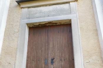 hlavní vchod (© Milan Caha  03/2026)