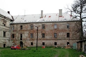 nádvoří zámku (© Jan P. Štěpánek 04/2013)