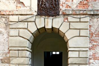 hlavní portál zámku (© Pavel Zany Komárek 17. 10. 2007)