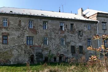 východní průčelí (© Pavel Zany Komárek 17. 10. 2007)