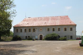 zámek Loukovec (© Vlastislav Mareček, 05/2016)