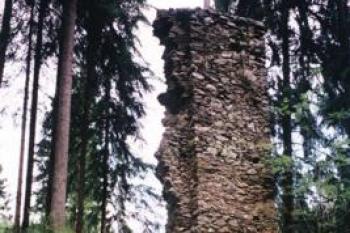 7. Zbytek hradby (2002 ©Random)