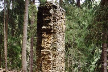 Zřícenina hradu Hus (© Jiří Cukr, 04/2002)