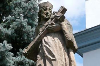 sv. Jan Nepomucký před vstupem do kostela ( © Jan P. Štěpánek 08/2008)