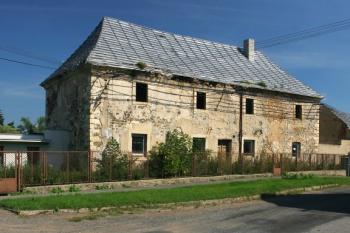 Tvrz od jihozápadu ( © Filip Matoušek 09/2005)