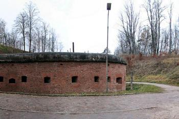 vstupní partie hlavní brány s kaponierou ( © Pavel Zany Komárek 12/11/2005)