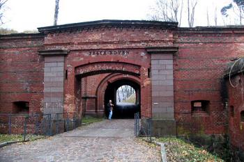 gyzická brána ( © Pavel Zany Komárek 12/11/2005)