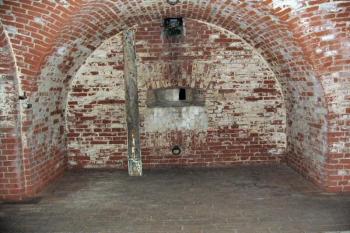 střelecká místnost kaponiéry bastionu Ludwig ( © Pavel Zany Komárek 12/11/2005)