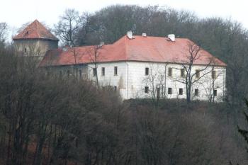 Celkový pohled z údolí od jihovýchodu ( © Filip Matoušek 11/2005)