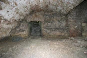 Sklep pod nádvořím ( © Filip Matoušek 11/2005)